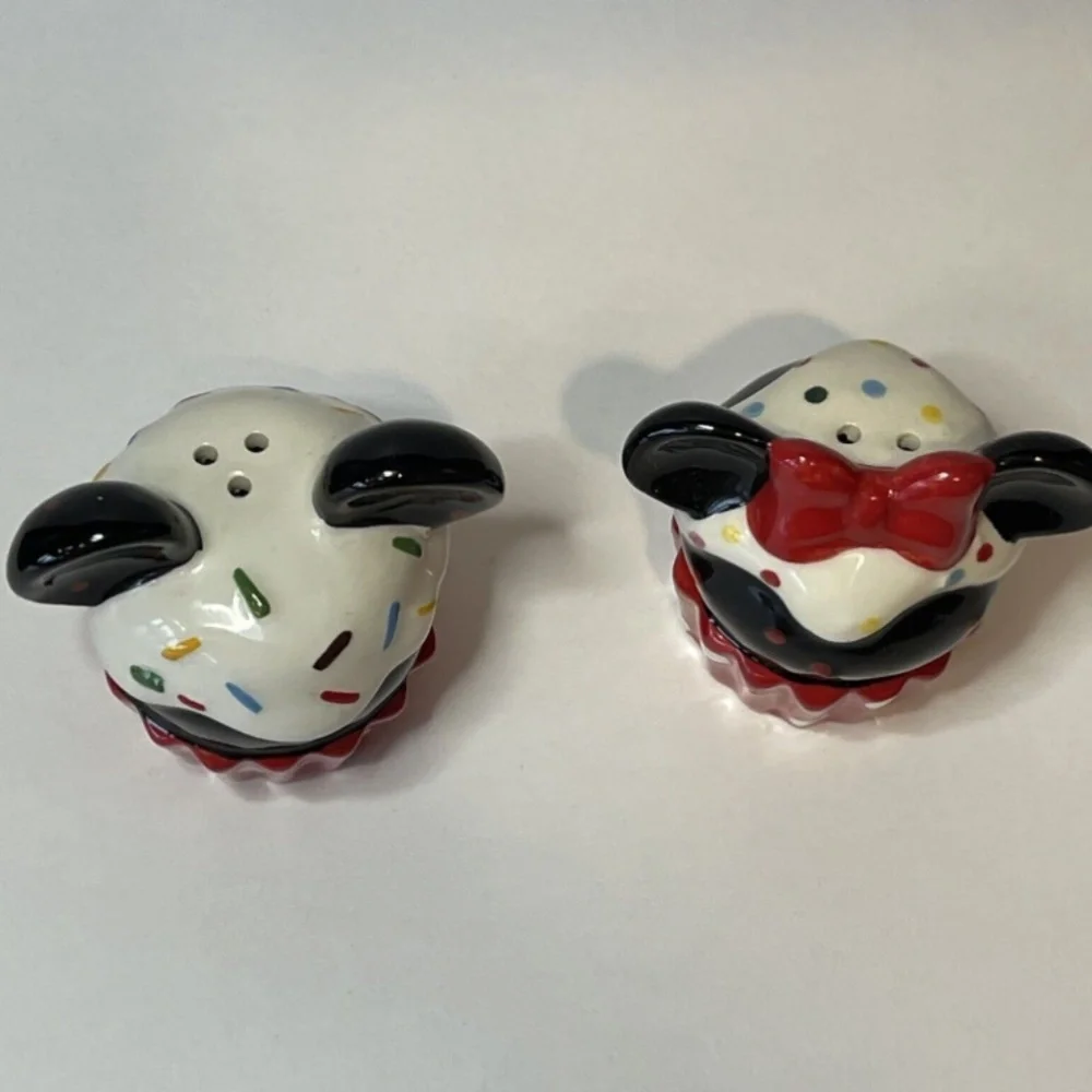 🆕 Disney Mickey & Minnie Mouse Ceramic Cupcake Salt & Pepper Shakers, NWOB